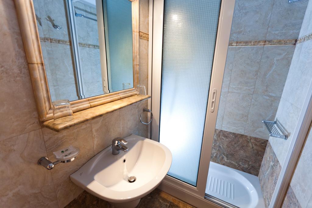 Hotel Possidon Aegina Bilik gambar